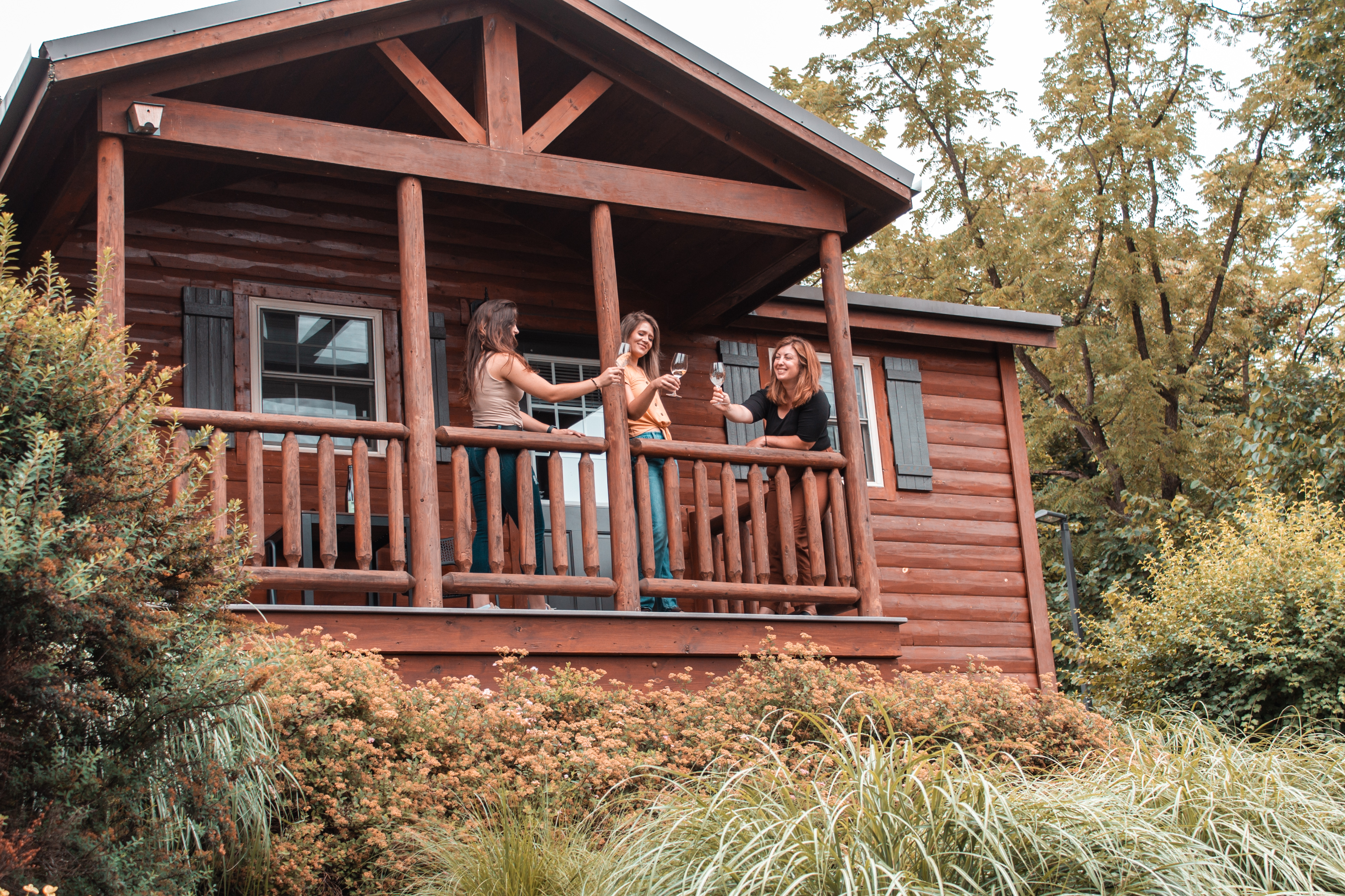 Single Island Shores cottage deck with wine